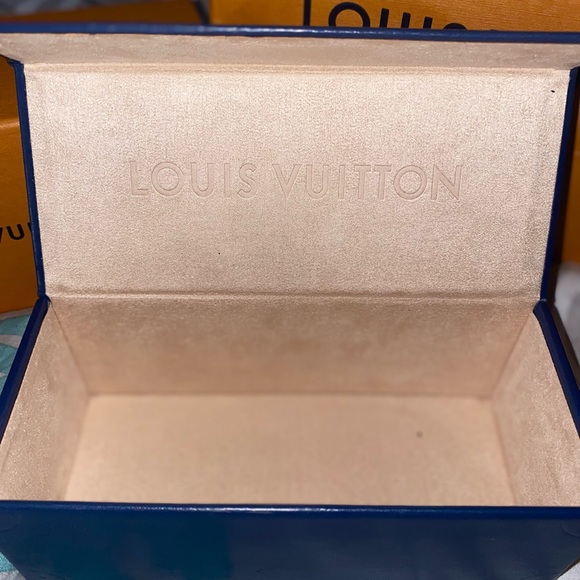 Authentic Louis Vuitton Glide square green marble sunglasses - Picture 4 of 8